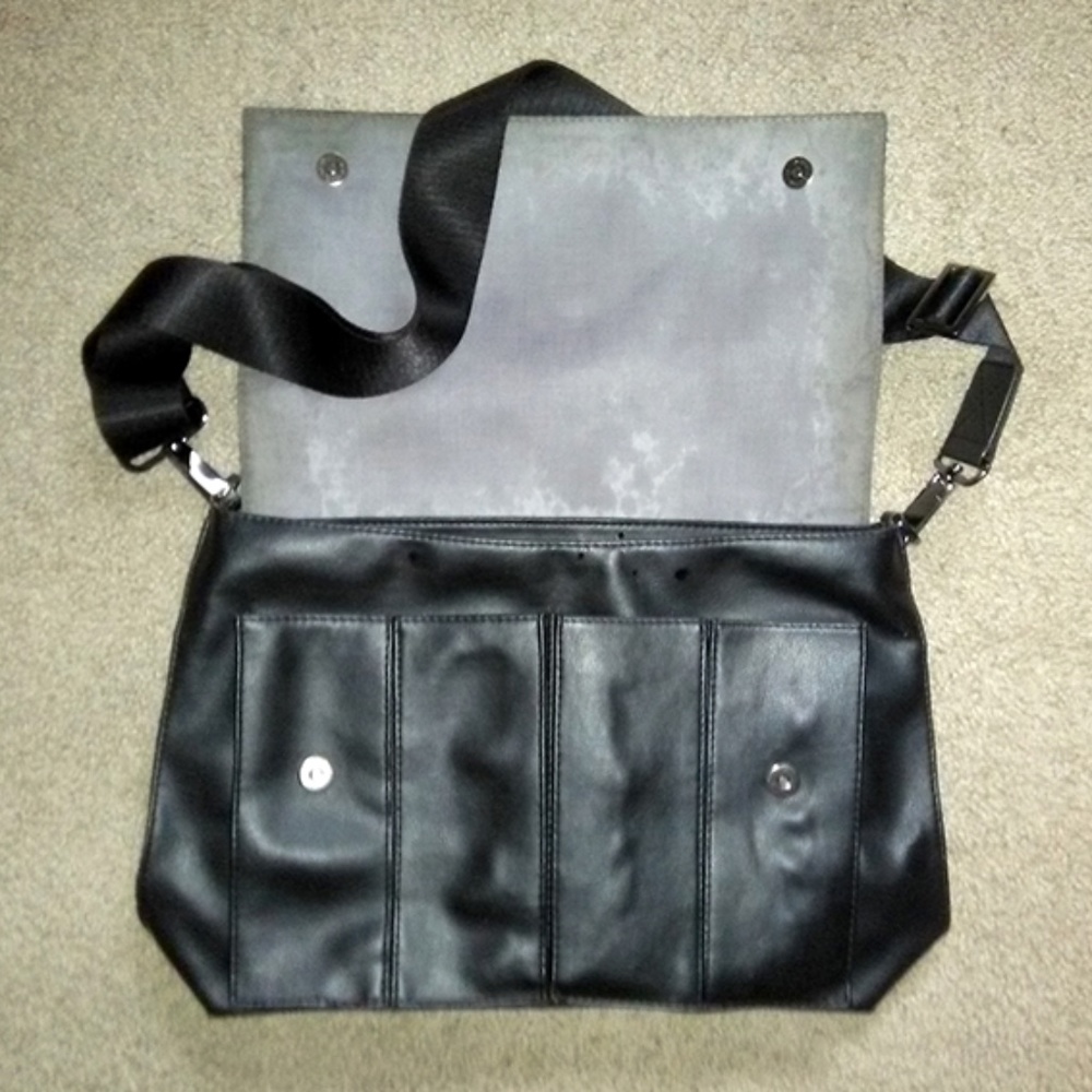 Mexx Messenger Bag - Picture 4 of 7